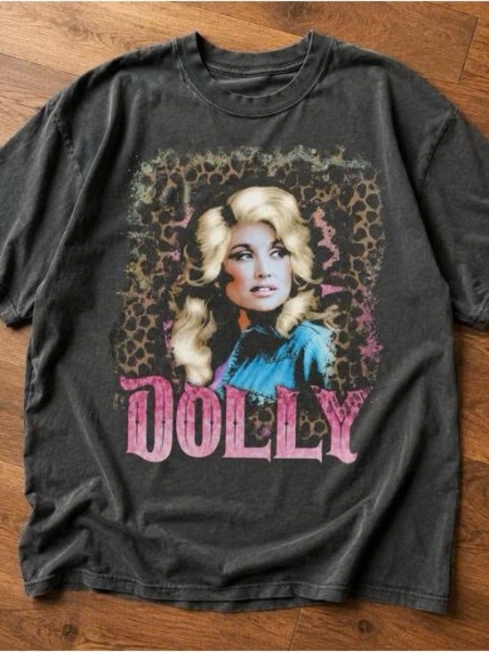 Comfort Colors Other - Dolly pepper Tee with Dolly Graphic and Pink Lettering